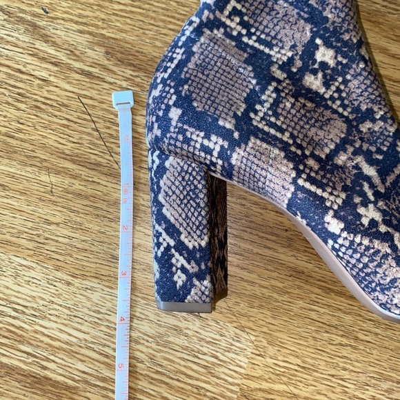 ✨2/$15 H&M 7.5 Snake Print pull-on booties Brown - Picture 12 of 13